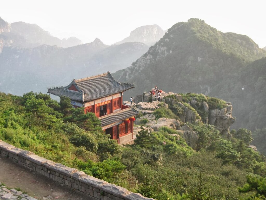 Montagne Tai, Shadong, Chine (Leon Petrosyan / Wikimédia Commons)